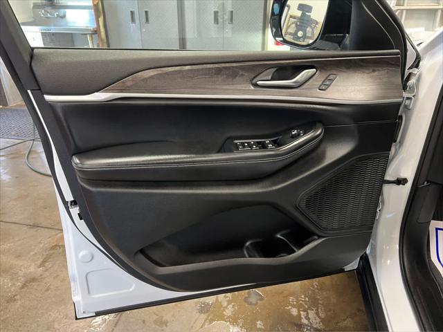 used 2023 Jeep Grand Cherokee car, priced at $38,900