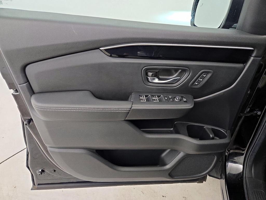 used 2025 Honda Pilot car, priced at $46,998