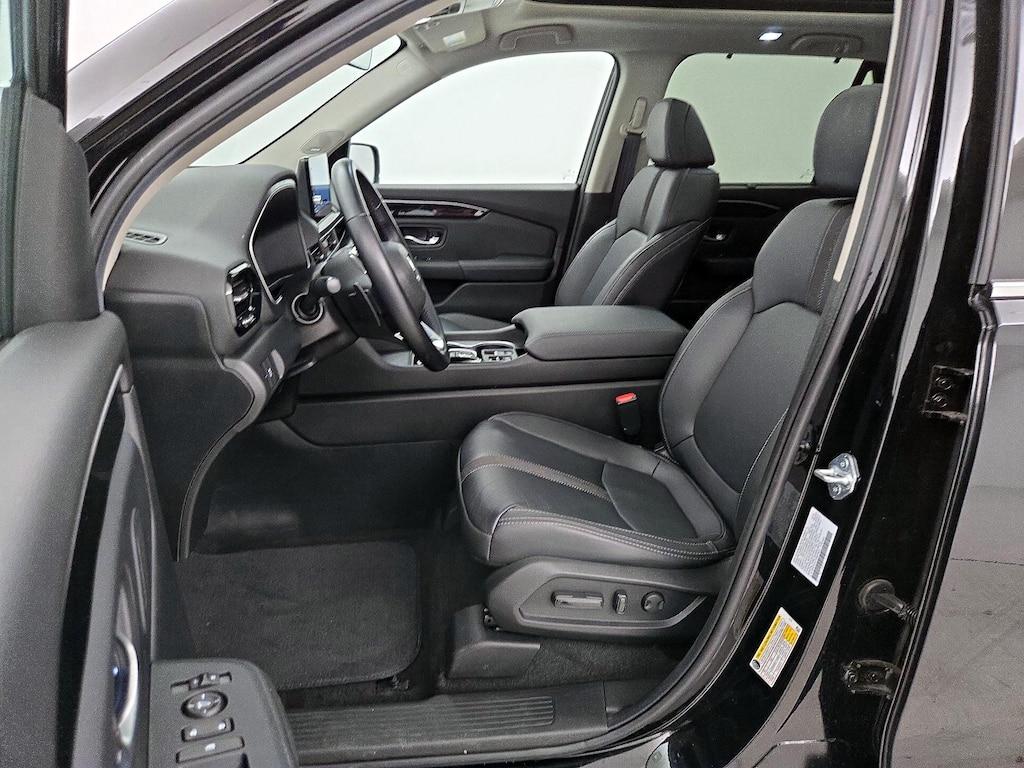 used 2025 Honda Pilot car, priced at $46,998