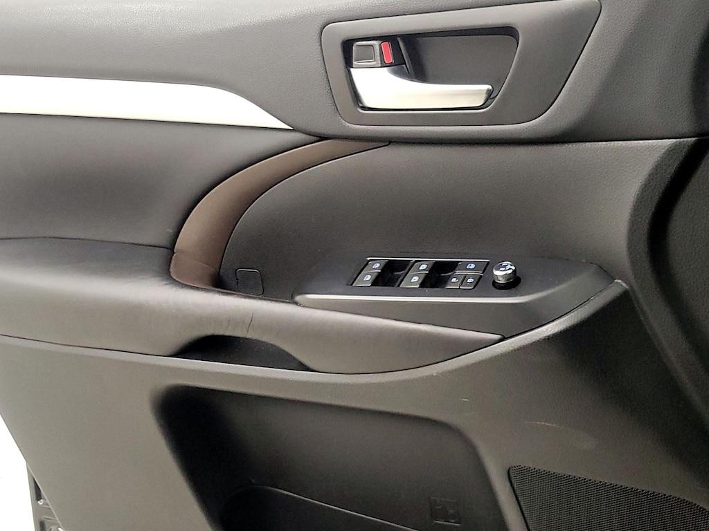 used 2019 Toyota Highlander Hybrid car, priced at $22,998