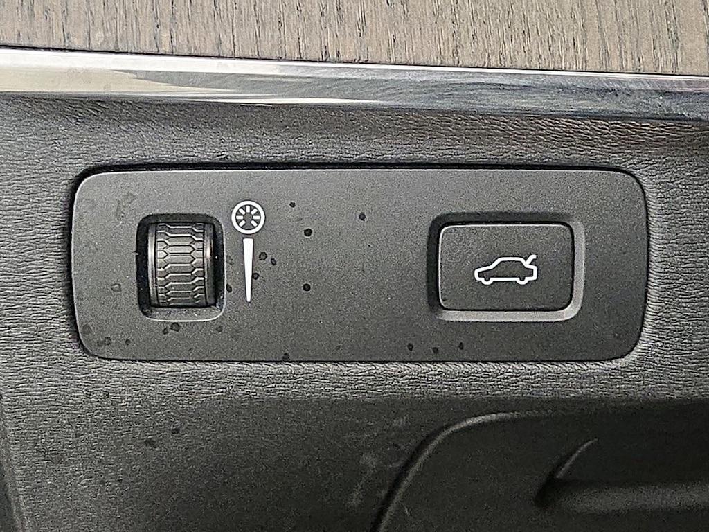 used 2022 Volvo XC90 car, priced at $36,998