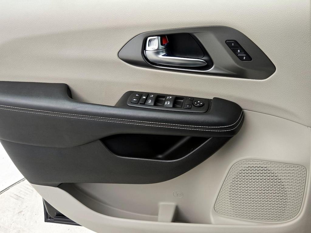 used 2023 Chrysler Pacifica car, priced at $27,998