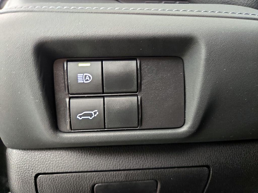 used 2022 Toyota Highlander car, priced at $36,998