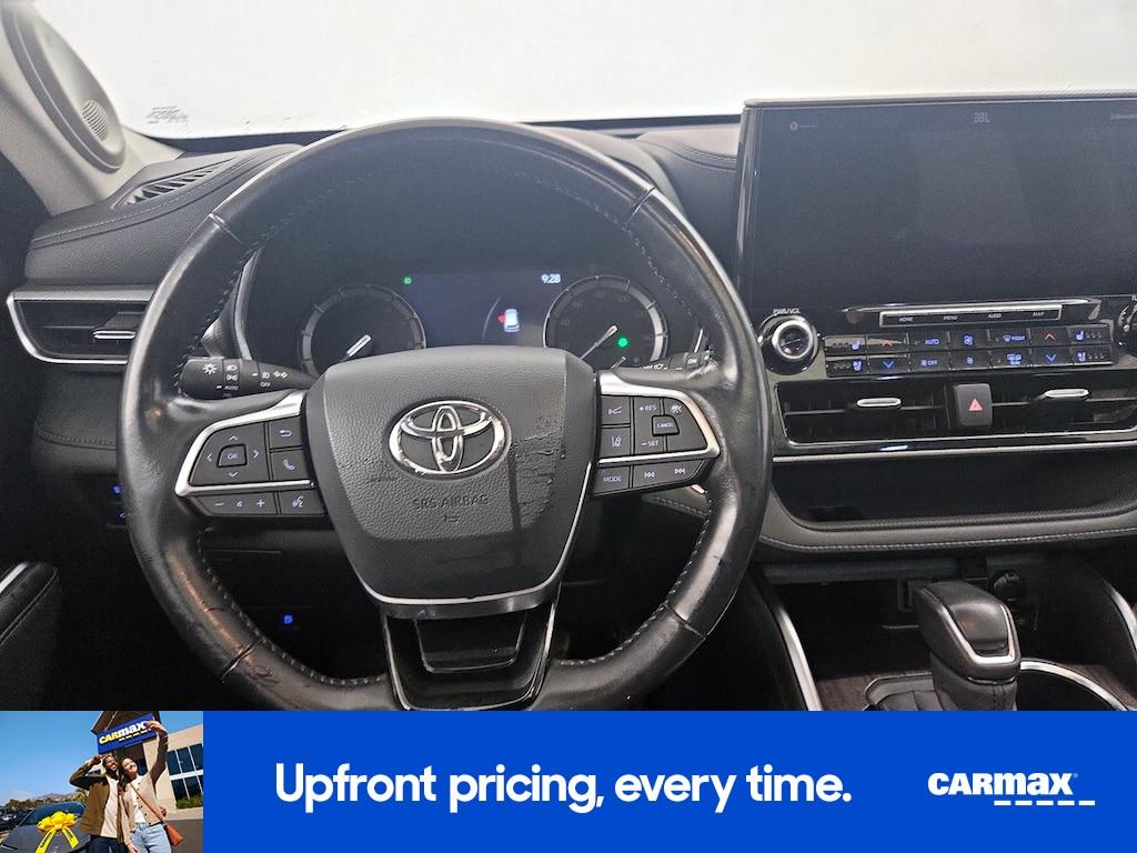 used 2020 Toyota Highlander car, priced at $38,998