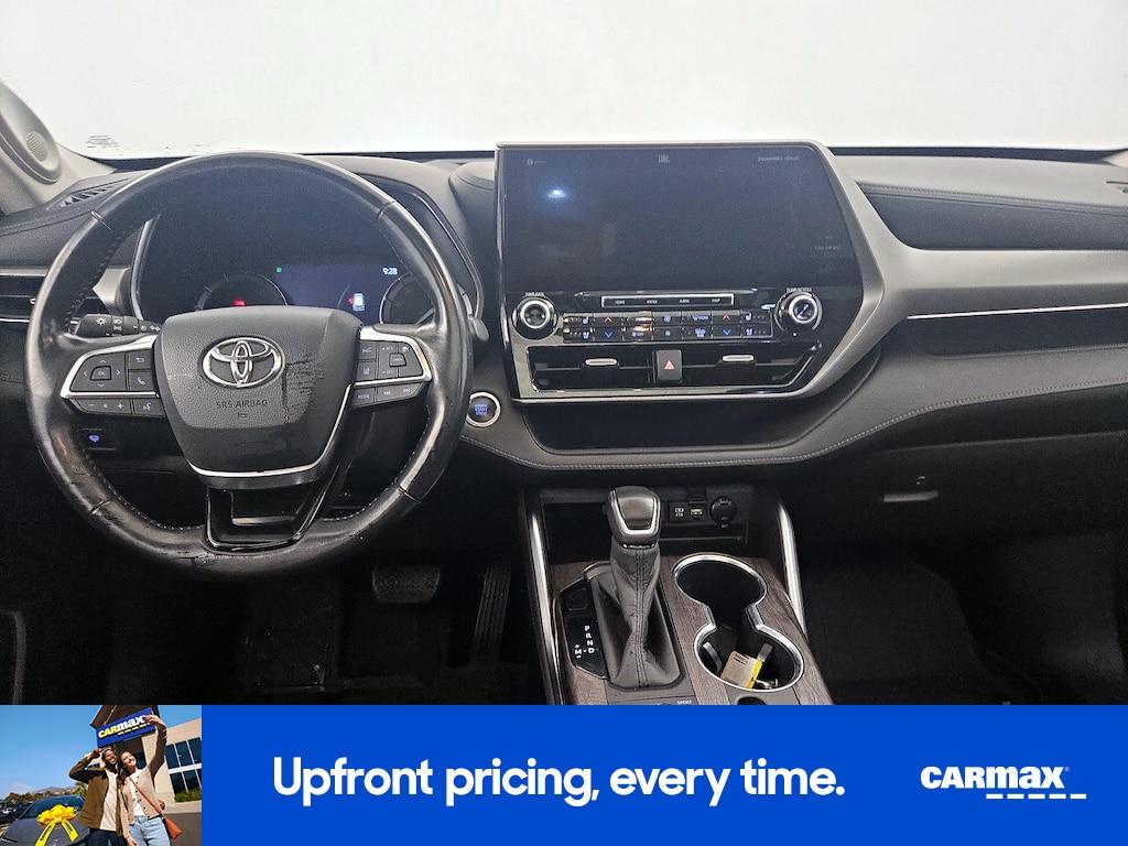 used 2020 Toyota Highlander car, priced at $38,998