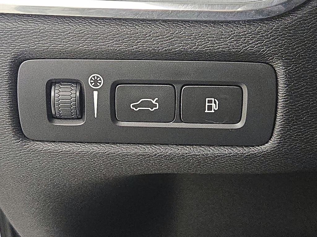 used 2020 Volvo XC60 Recharge Plug-In Hybrid car, priced at $26,998