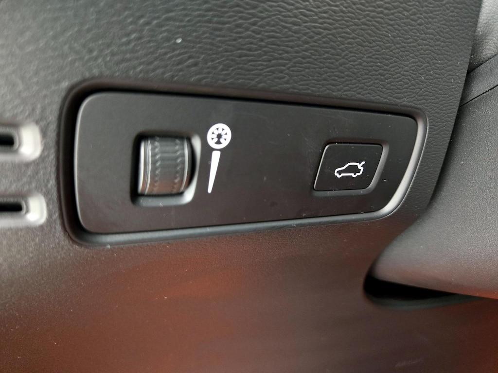 used 2021 Volvo XC40 car, priced at $27,998