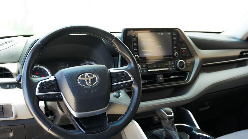 used 2022 Toyota Highlander car, priced at $29,199