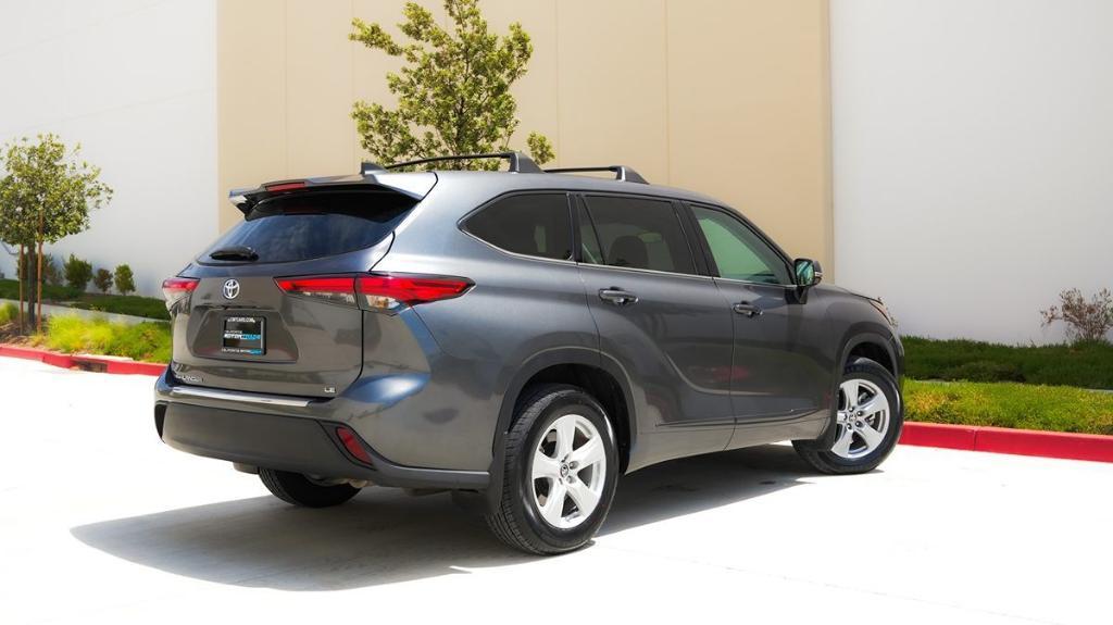 used 2022 Toyota Highlander car, priced at $29,199