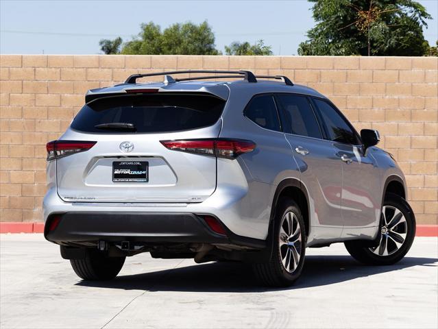 used 2022 Toyota Highlander car, priced at $31,899