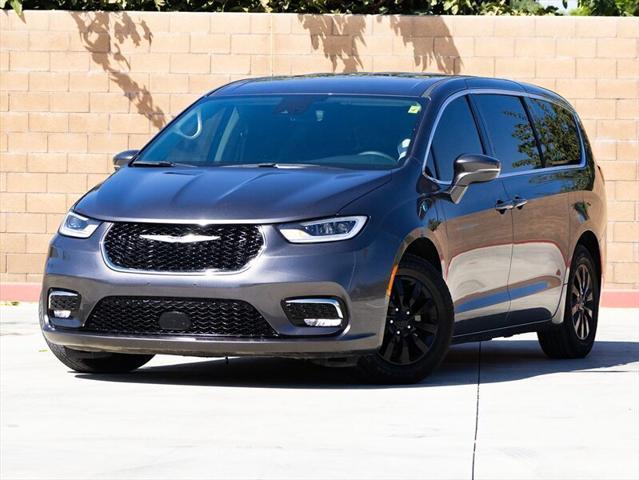 used 2022 Chrysler Pacifica Hybrid car, priced at $24,999