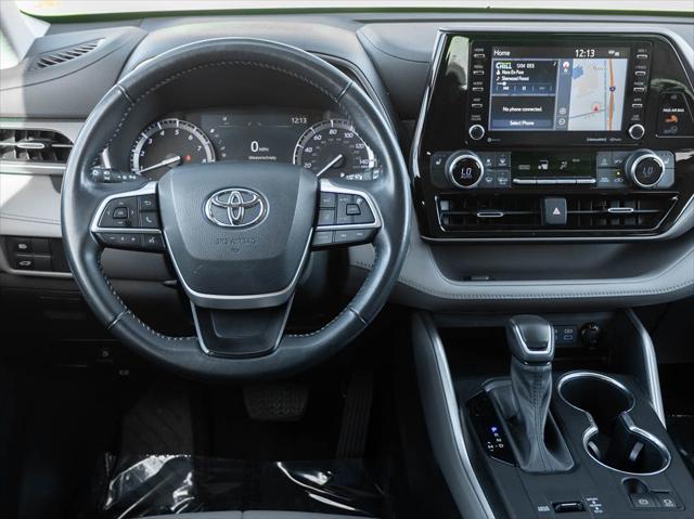 used 2022 Toyota Highlander car, priced at $31,999