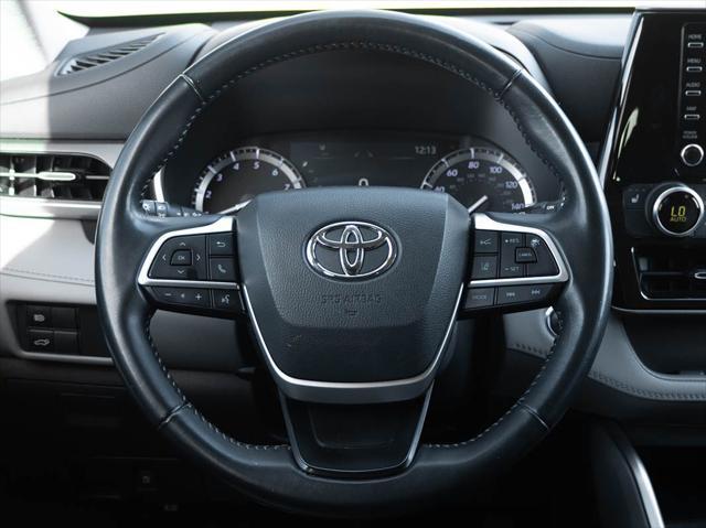 used 2022 Toyota Highlander car, priced at $31,999