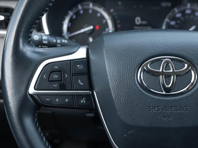 used 2022 Toyota Highlander car, priced at $31,999