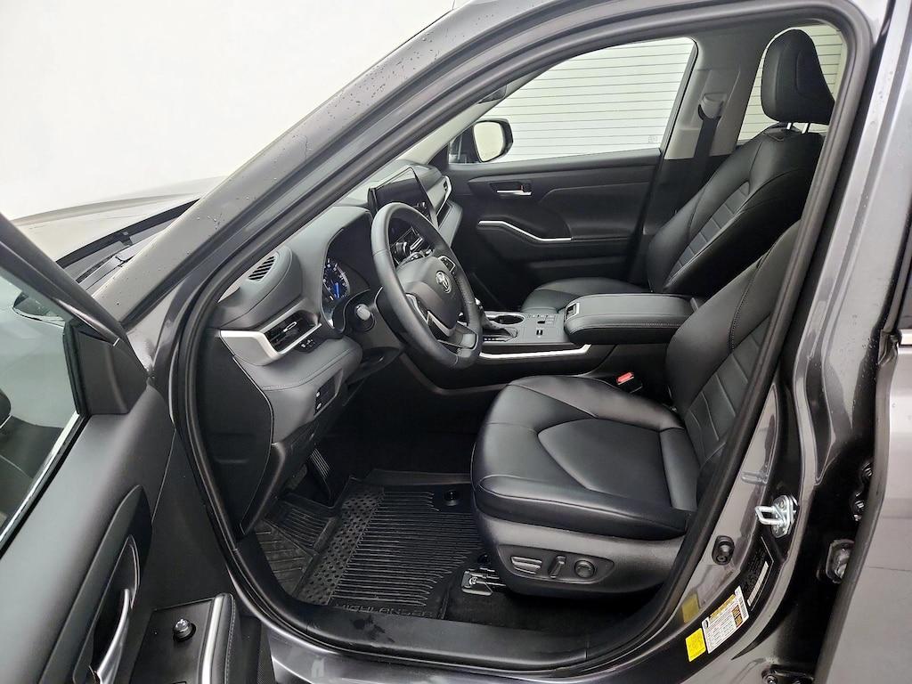 used 2023 Toyota Highlander Hybrid car, priced at $44,998