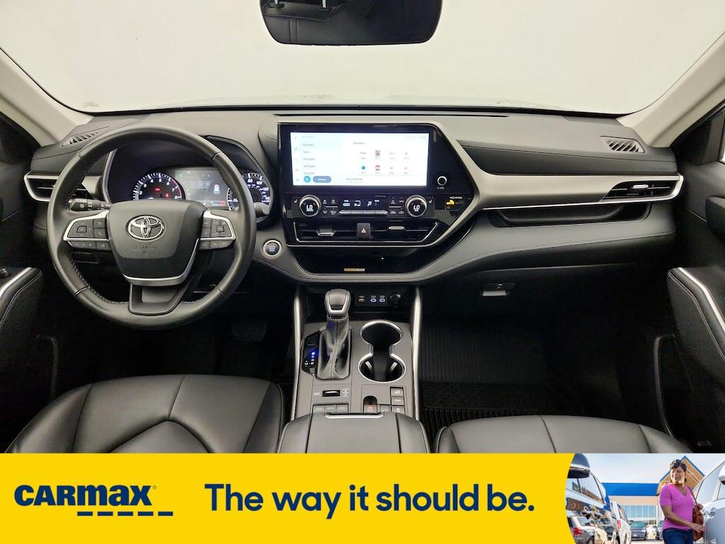 used 2024 Toyota Highlander car, priced at $41,998