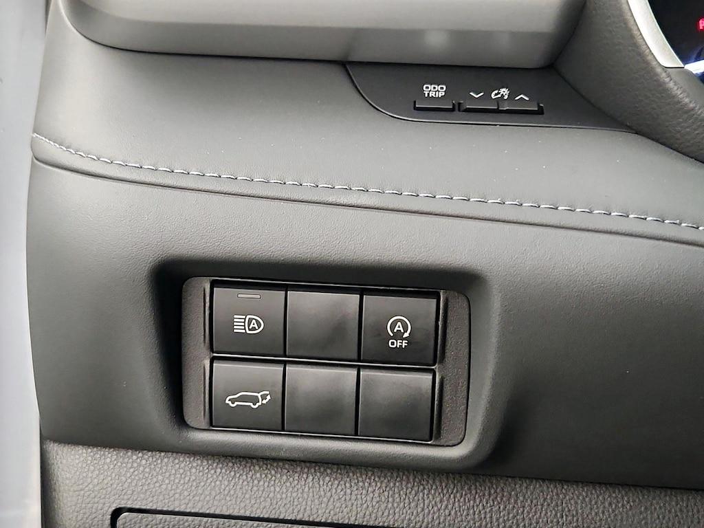 used 2024 Toyota Highlander car, priced at $41,998