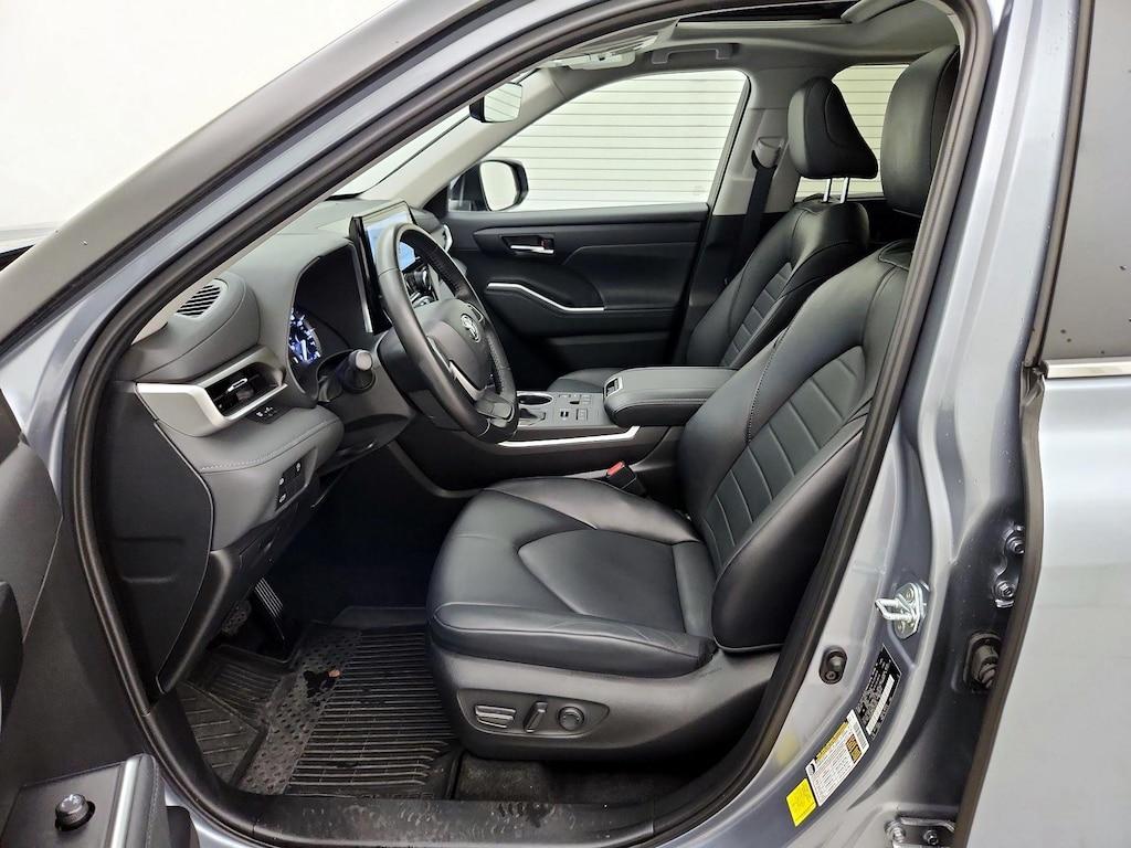 used 2024 Toyota Highlander car, priced at $41,998