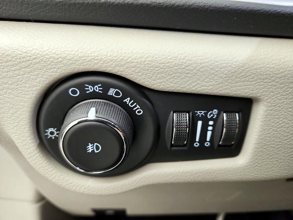 used 2023 Chrysler Pacifica car, priced at $25,998