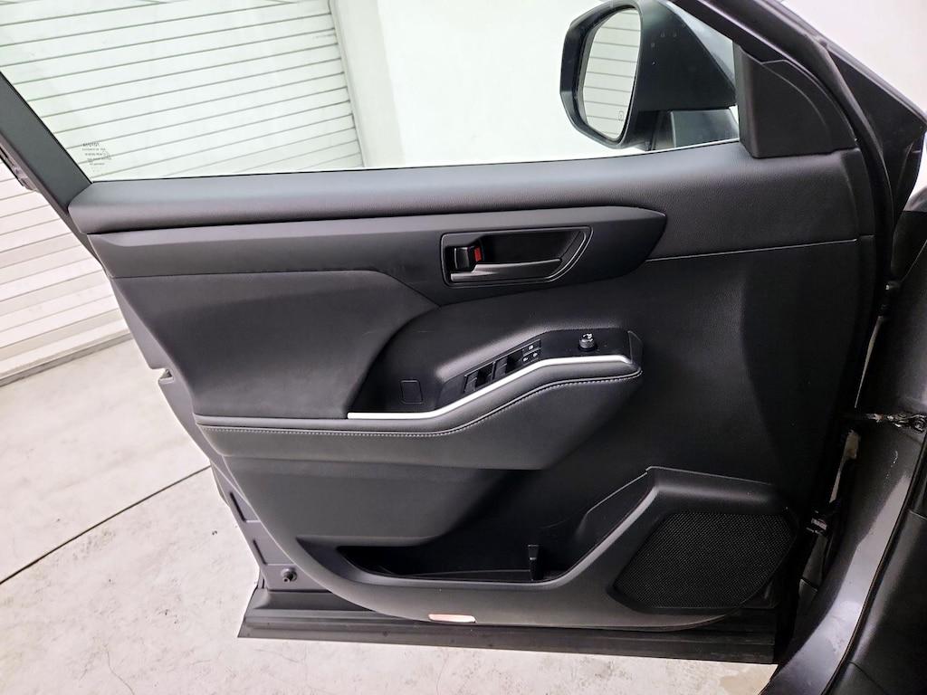 used 2021 Toyota Highlander car, priced at $25,998