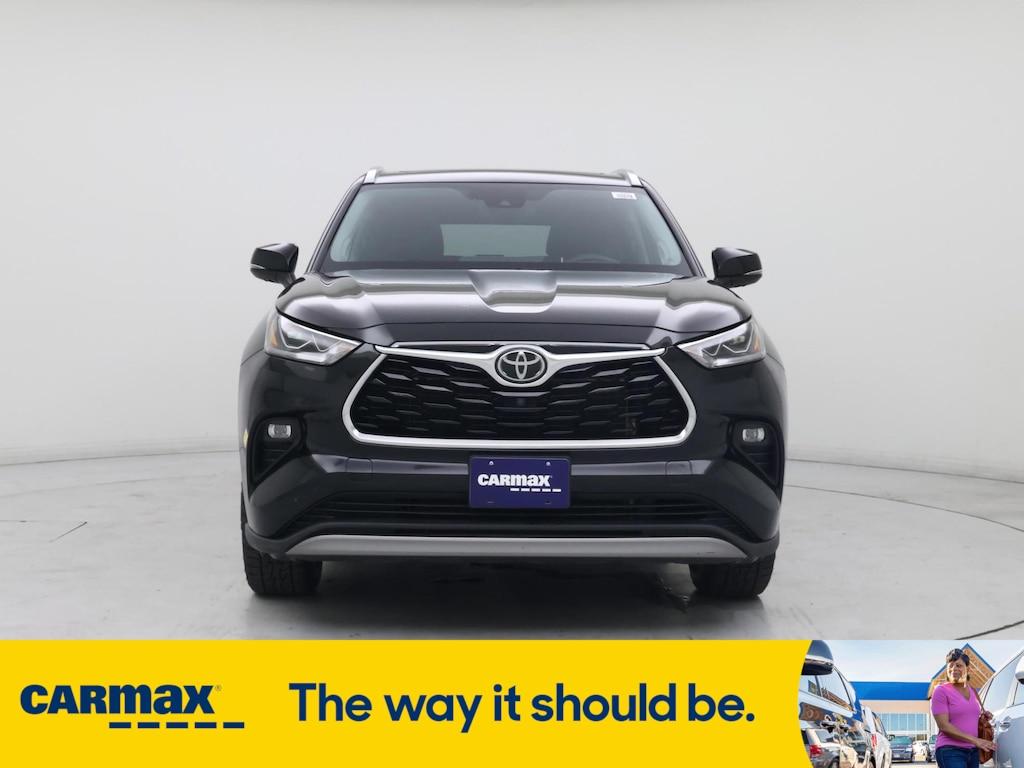used 2022 Toyota Highlander car, priced at $42,998
