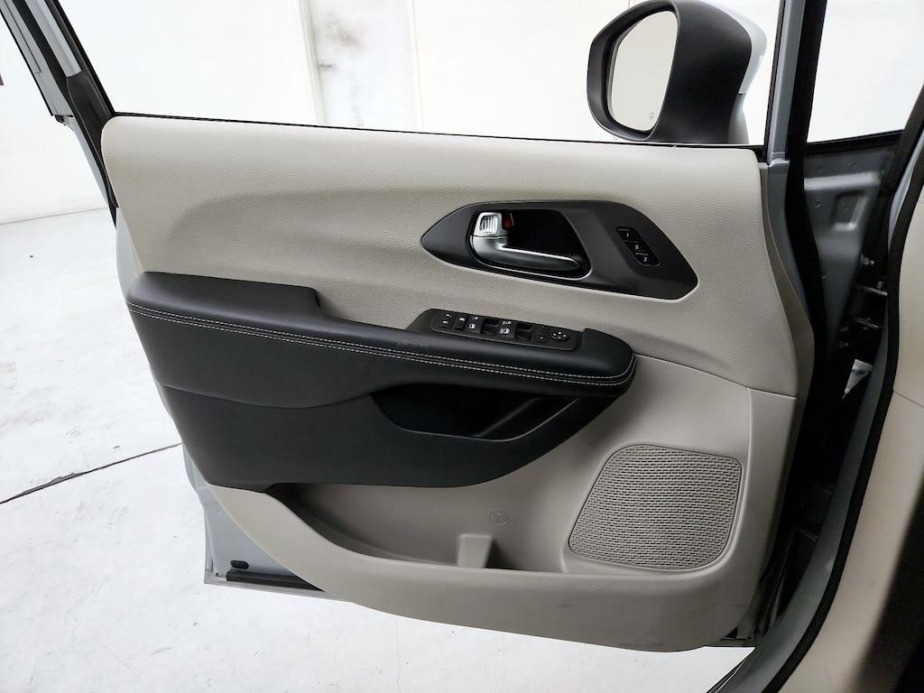 used 2023 Chrysler Pacifica car, priced at $23,998