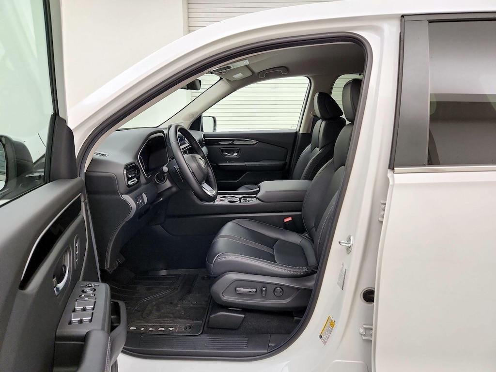 used 2025 Honda Pilot car, priced at $42,998