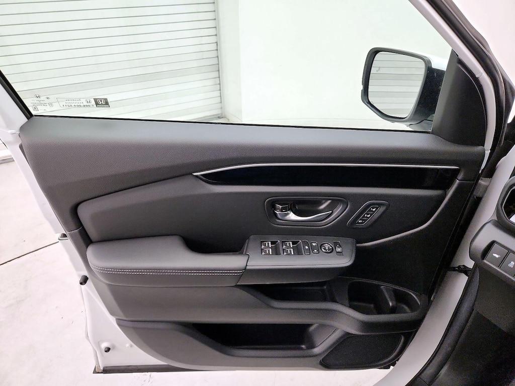 used 2025 Honda Pilot car, priced at $42,998