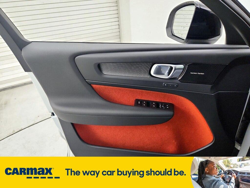 used 2019 Volvo XC40 car, priced at $25,998