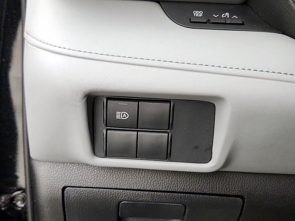 used 2021 Toyota Highlander car, priced at $28,998