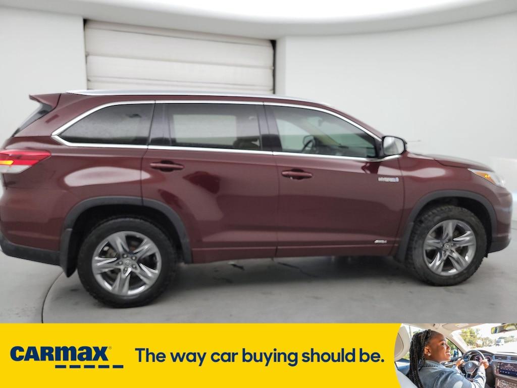 used 2019 Toyota Highlander Hybrid car, priced at $29,998