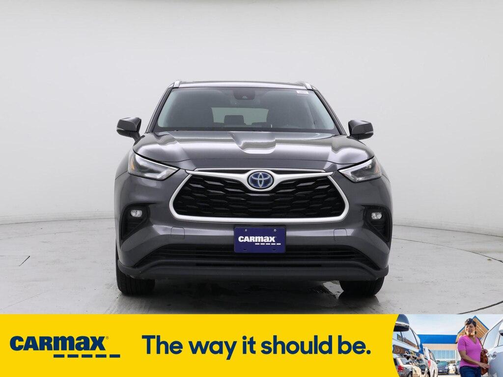 used 2022 Toyota Highlander Hybrid car, priced at $38,998