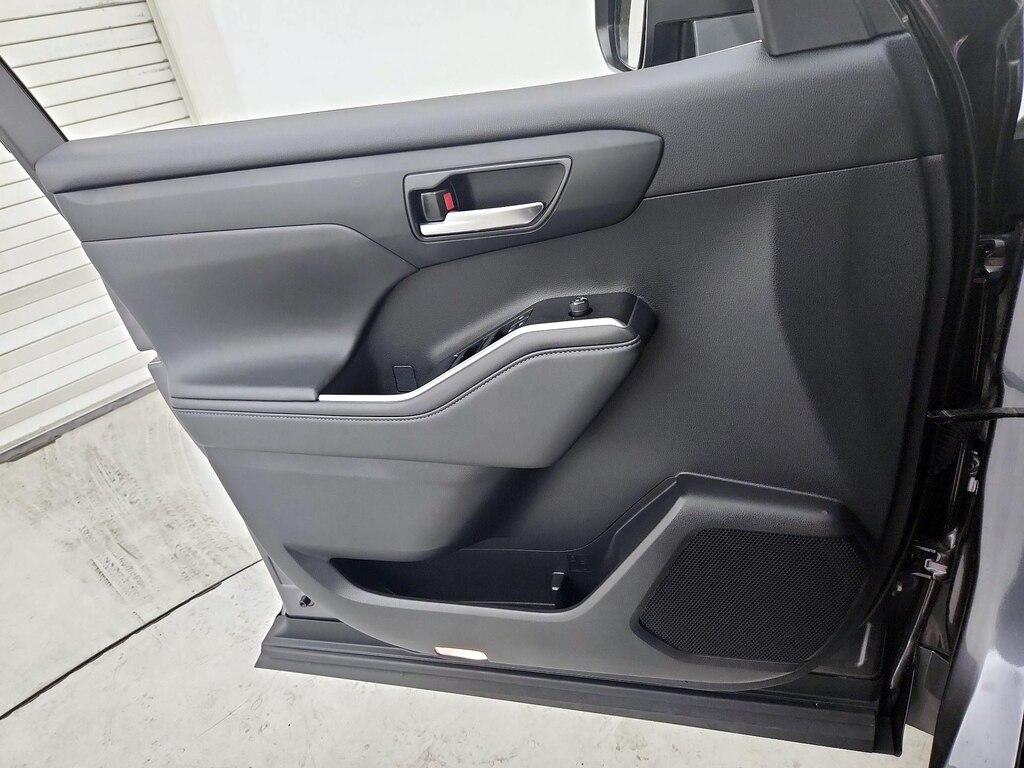 used 2022 Toyota Highlander Hybrid car, priced at $38,998