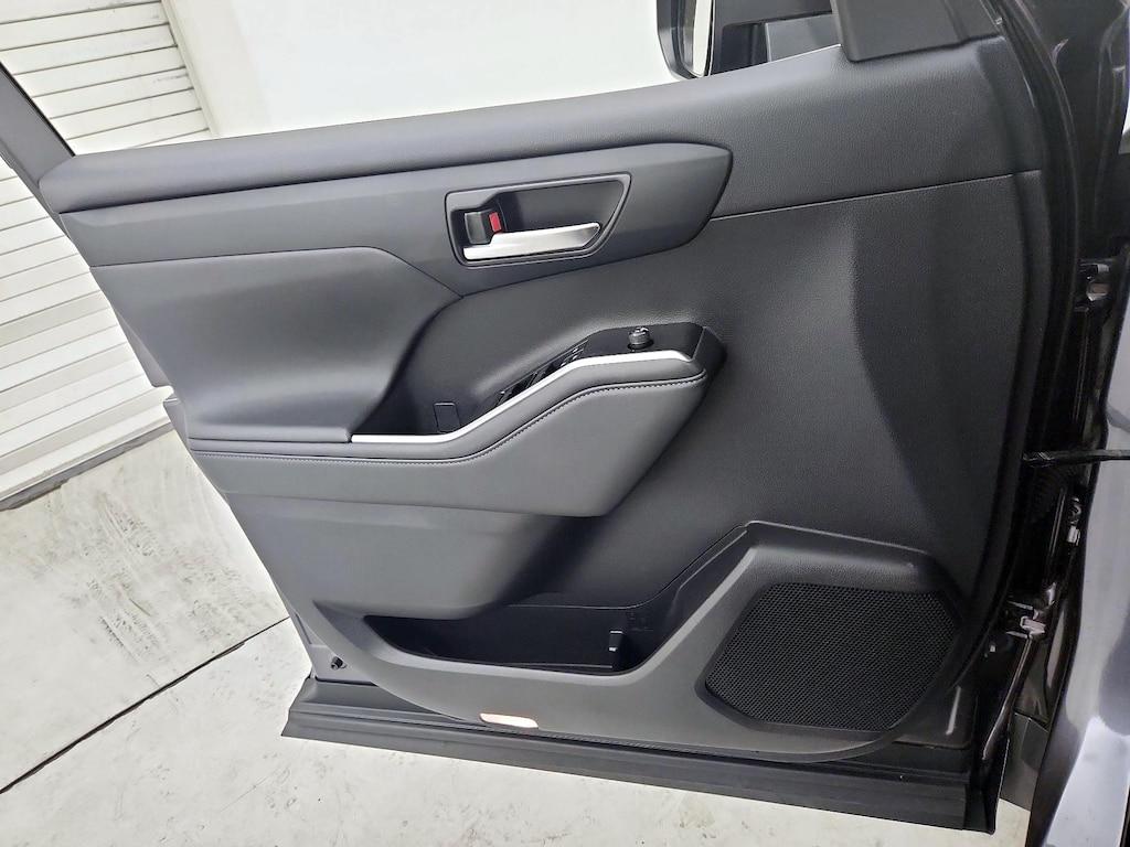 used 2022 Toyota Highlander Hybrid car, priced at $38,998