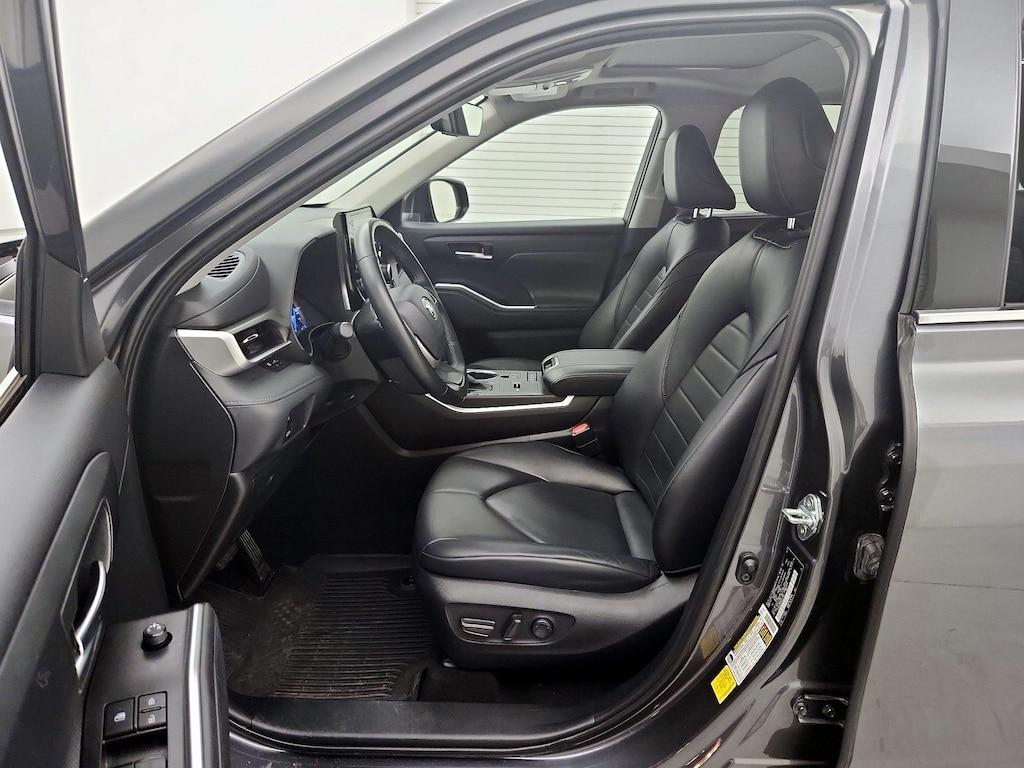 used 2022 Toyota Highlander Hybrid car, priced at $38,998