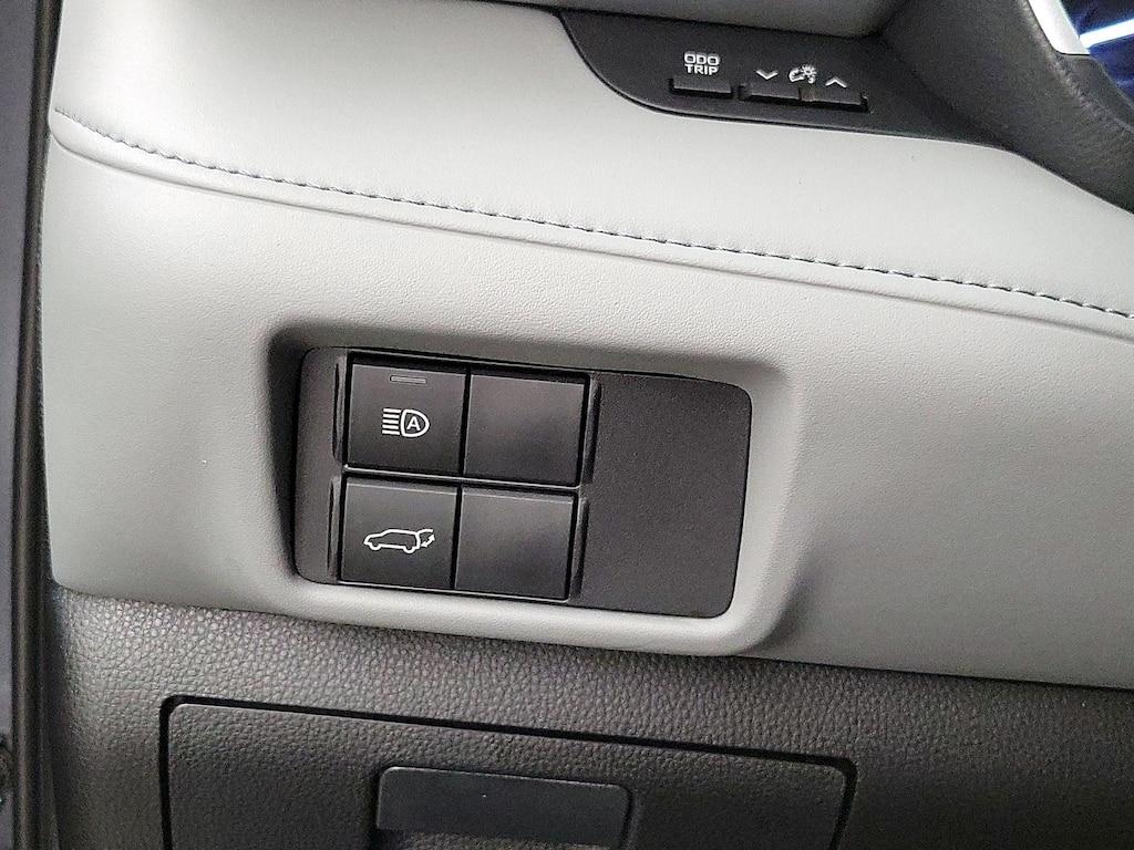 used 2020 Toyota Highlander car, priced at $34,998