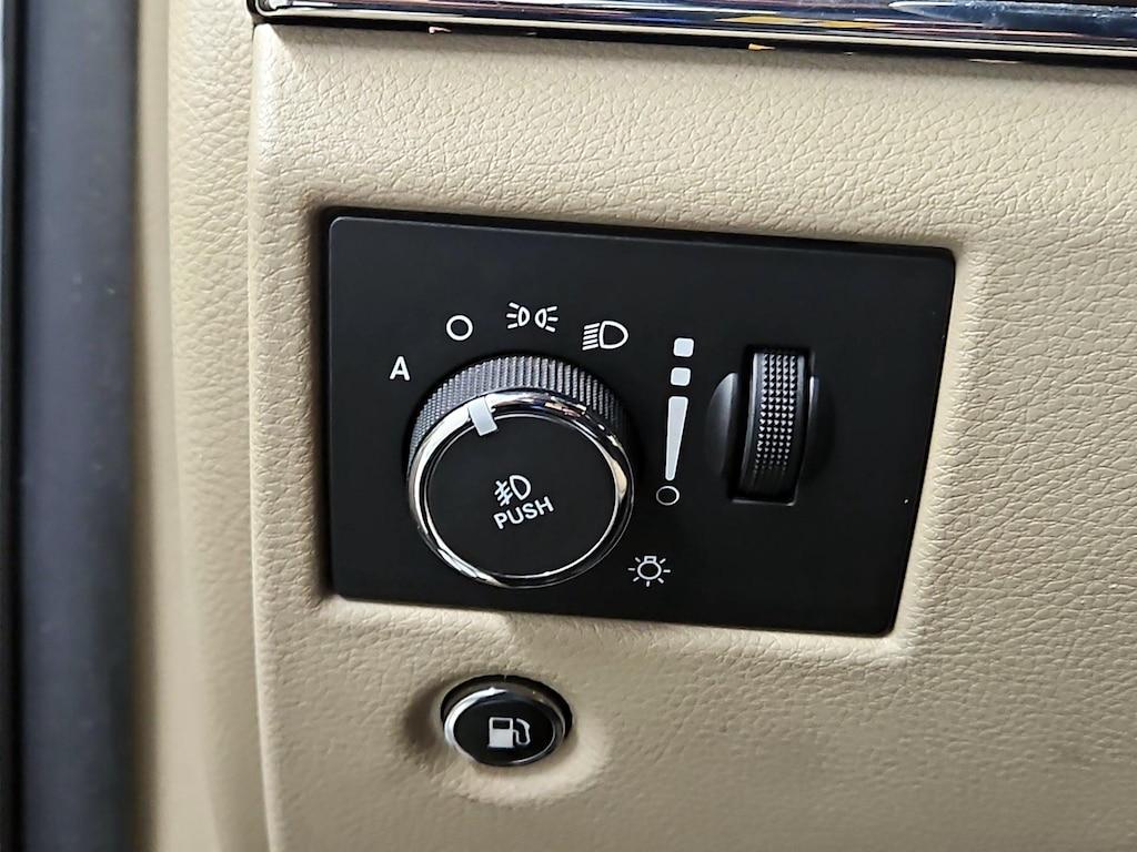 used 2014 Jeep Grand Cherokee car, priced at $15,998