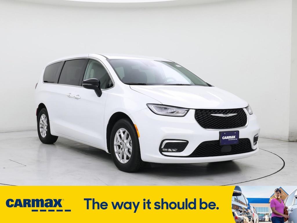 used 2024 Chrysler Pacifica car, priced at $37,998