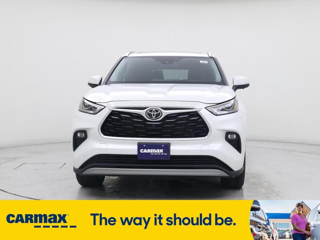 used 2023 Toyota Highlander car, priced at $49,998