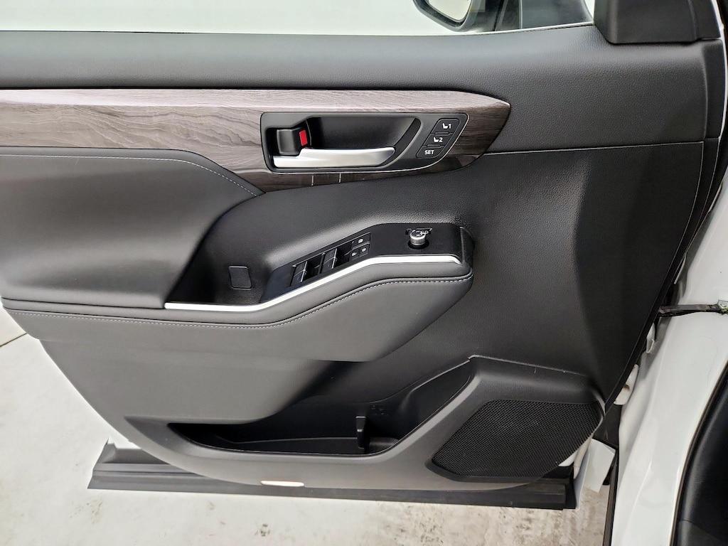 used 2023 Toyota Highlander car, priced at $49,998