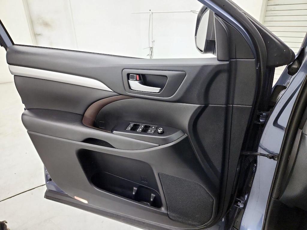 used 2019 Toyota Highlander car, priced at $25,998