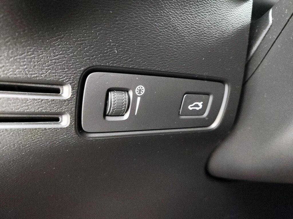 used 2019 Volvo XC40 car, priced at $25,998