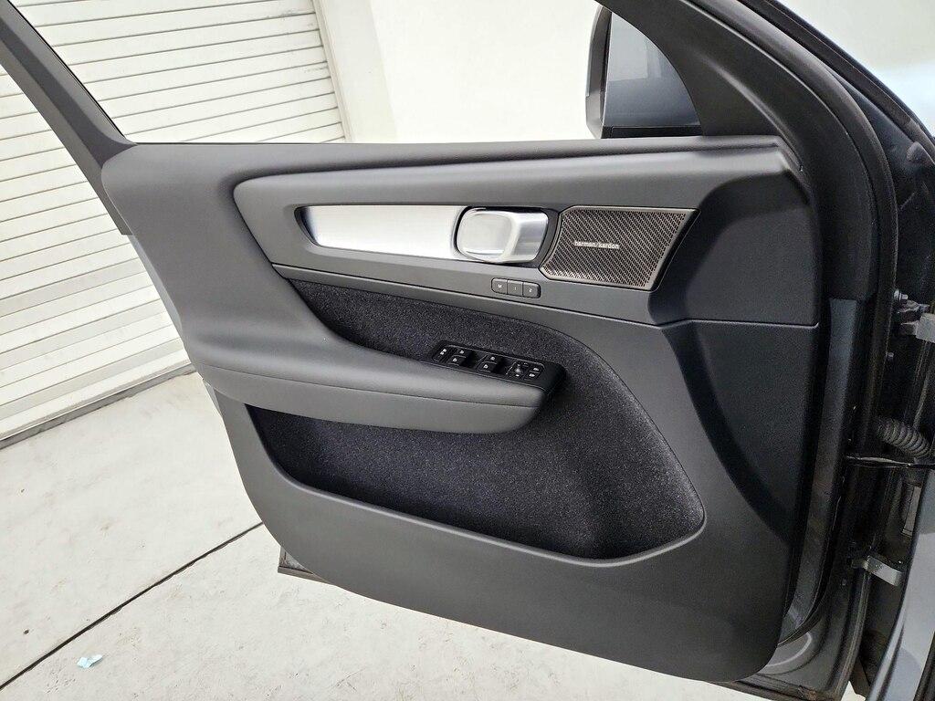 used 2019 Volvo XC40 car, priced at $25,998