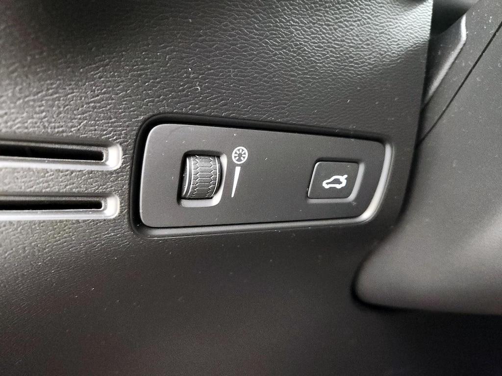 used 2019 Volvo XC40 car, priced at $25,998