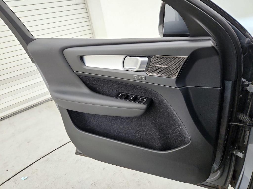 used 2019 Volvo XC40 car, priced at $25,998