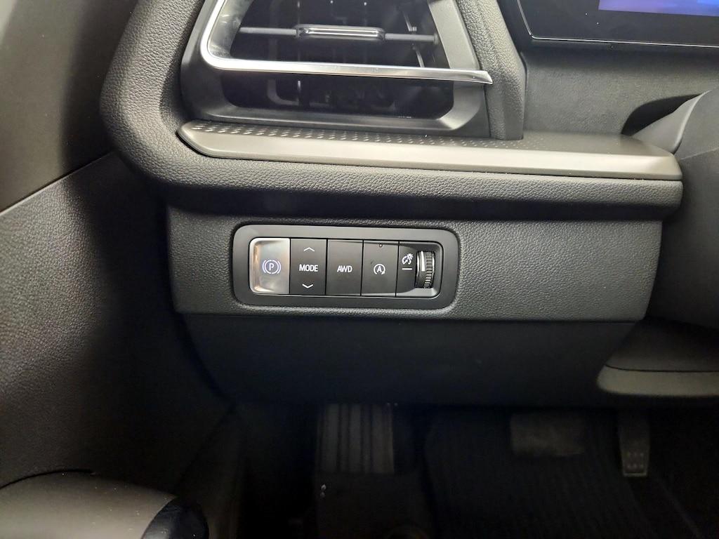 used 2024 Chevrolet Traverse car, priced at $43,998