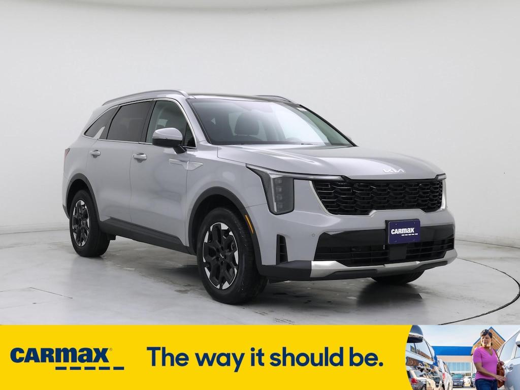 used 2025 Kia Sorento car, priced at $33,998