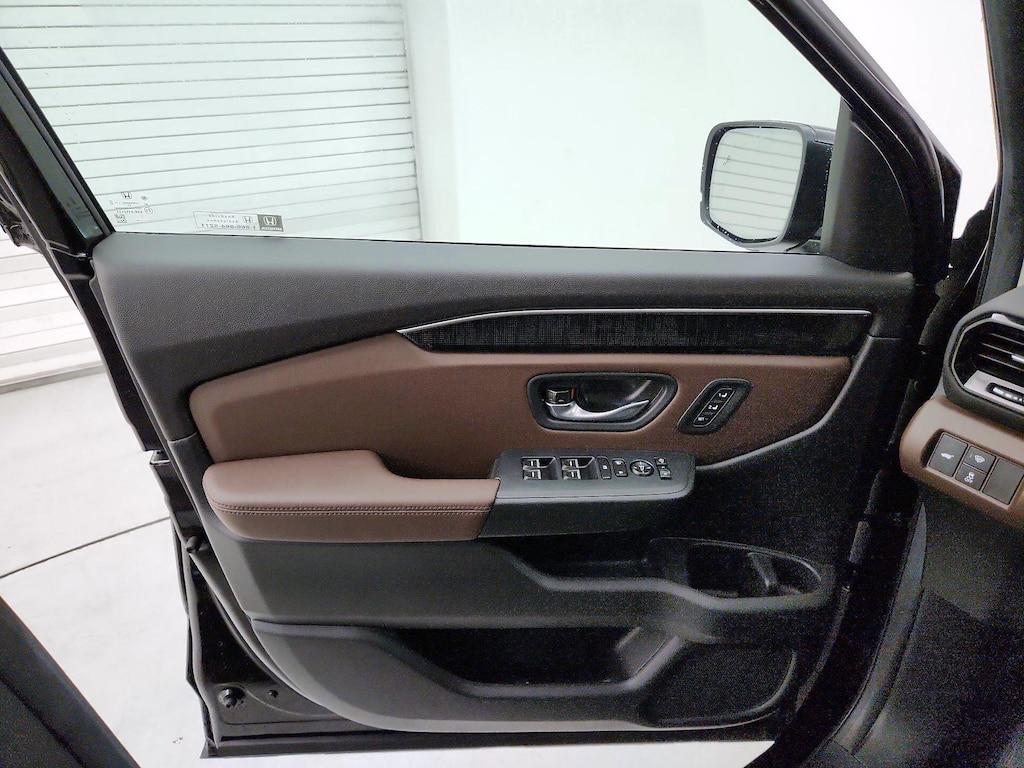used 2025 Honda Pilot car, priced at $47,998