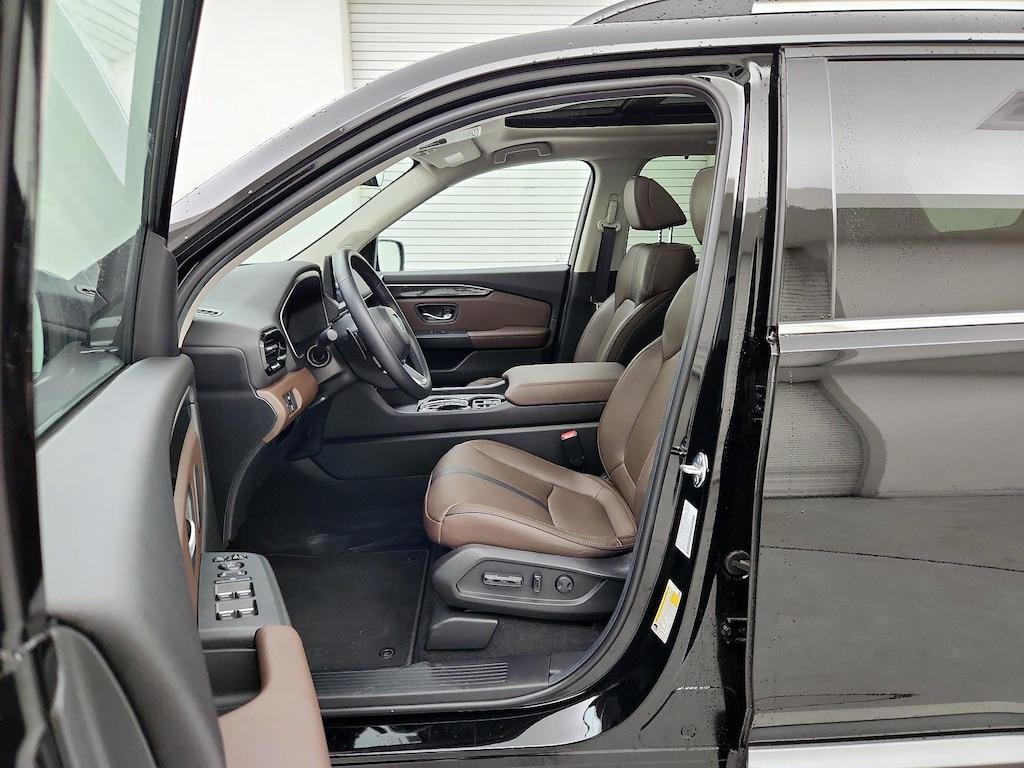 used 2025 Honda Pilot car, priced at $47,998
