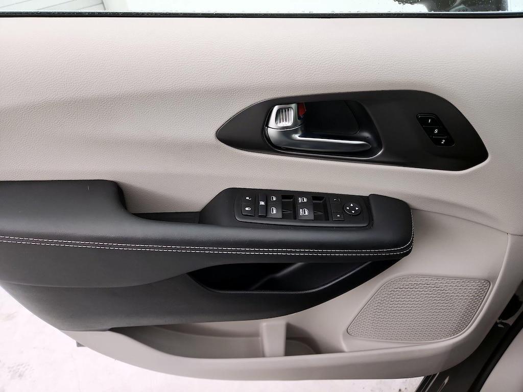 used 2024 Chrysler Pacifica car, priced at $37,998